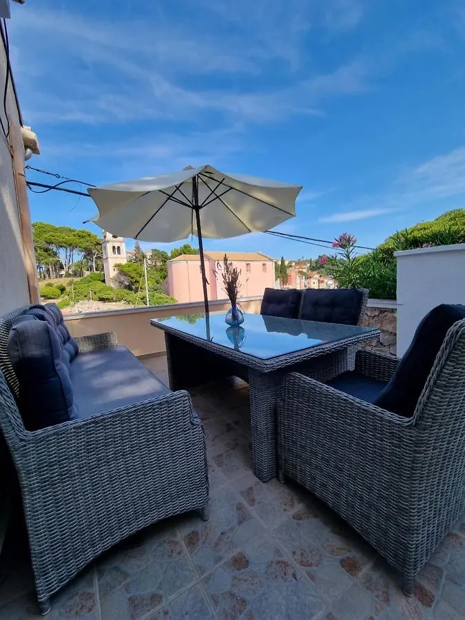 Narcis Central Apartment With Sea & City Views