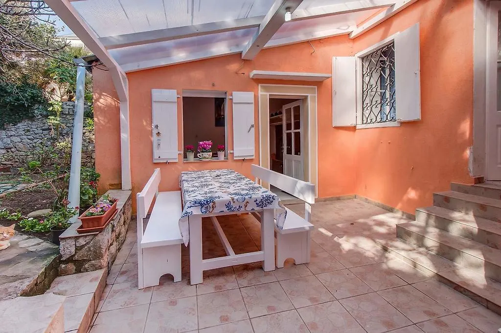 Narcis Central Apartment With Sea & City Views Croatia
