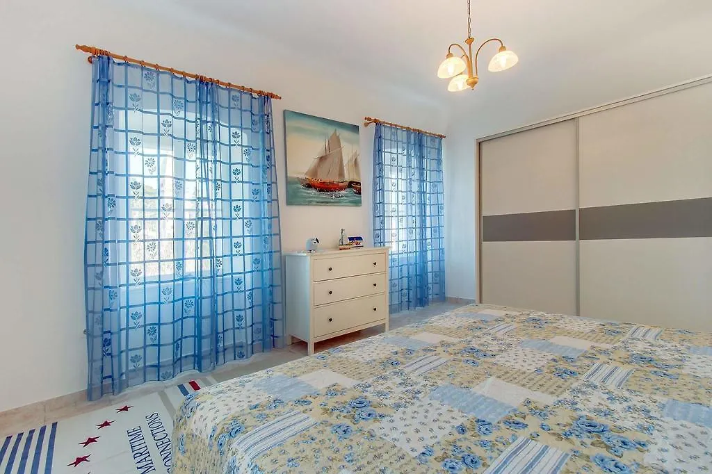 Narcis Central Apartment With Sea & City Views