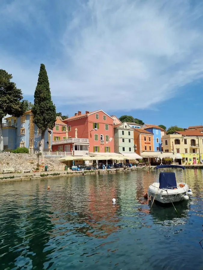 Narcis Central Apartment With Sea & City Views  Veli Losinj